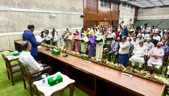 শপথ নিলেন সংরক্ষিত নারী আসনের ৪৯ এমপি